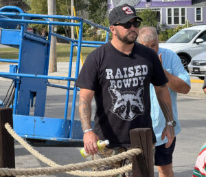 Tyler Farr Rocks Casey, Takes a Seat Atop World’s Largest Chair