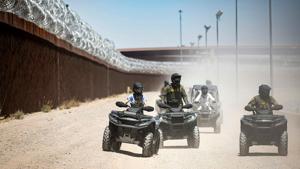 $4.5B awarded in new contracts to build Smart Wall along southwest border $4.5B awarded in new contracts to build Smart Wall along southwest border