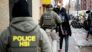 ICE officers keep making arrests without pay as government shutdown continues ICE officers keep making arrests without pay as government shutdown continues