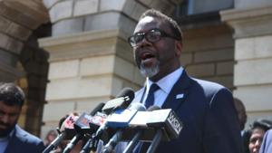 Chicago downtown office space vacancy rate jumps to record high levels