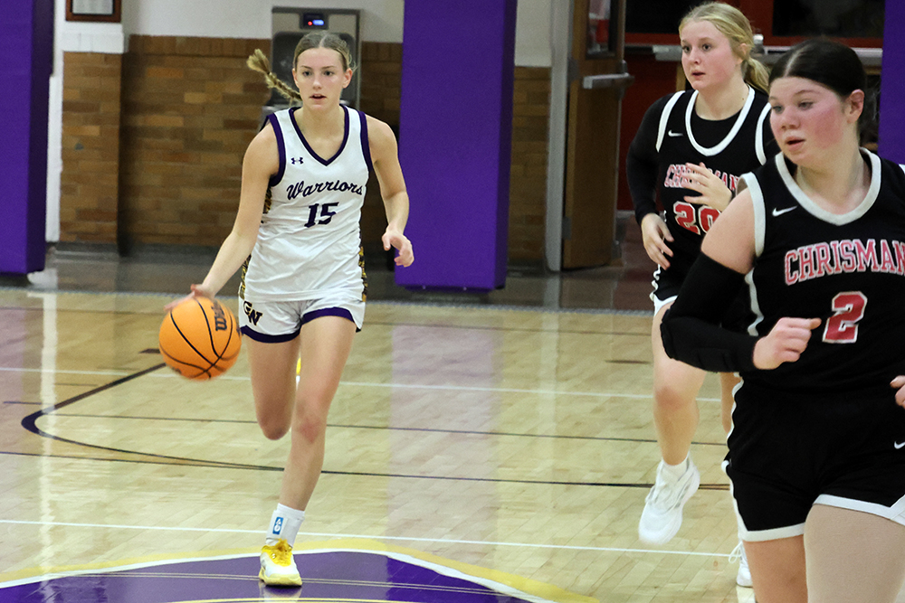 VGBB-JuliaEckertyBringsBallUpTheCourt