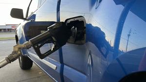Illinois Quick Hits: Gas prices fall, remain higher than a year ago
