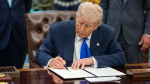 IL Dems blast Trump refusal to sign housing bill