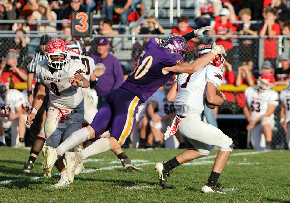 00FredThomasQuarterBackPressure