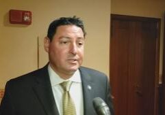 Illinois law mandates pharmacies to sell needles, sparking safety debate Illinois law mandates pharmacies to sell needles, sparking safety debate